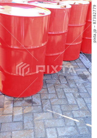 赤いドラム缶 87382779