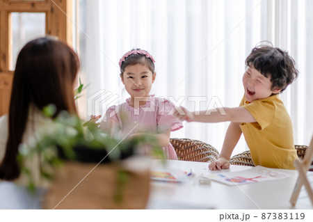 三人 3人 家族 87383119