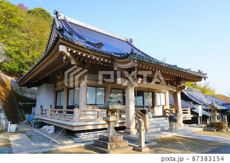 開龍寺の本堂と本坊 岡山県笠岡市白石島 開龍寺の本堂と本坊 岡山県笠岡市白石島 87383154