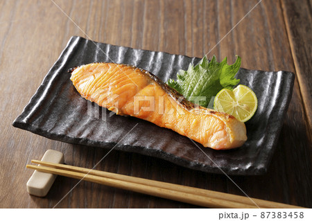 焼いた塩銀鮭 焼いた塩銀鮭 87383458