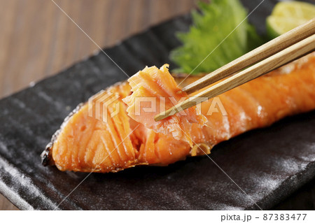 焼いた塩銀鮭 焼いた塩銀鮭 87383477