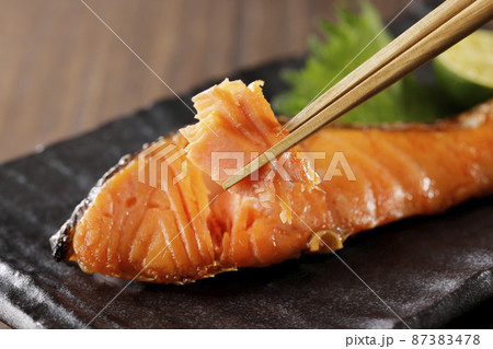 焼いた塩銀鮭 焼いた塩銀鮭 87383478