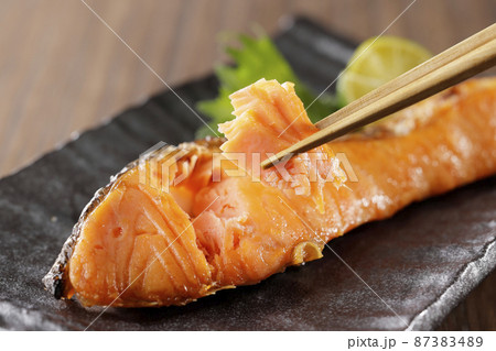 焼いた塩銀鮭 焼いた塩銀鮭 87383489