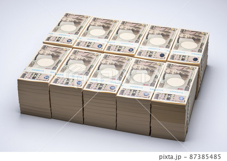 積み上げた一万円の札束(一億円) 積み上げた一万円の札束(一億円) 87385485