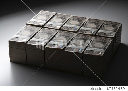 積み上げた一万円の札束（一億円） 87385489