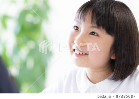 教育 英会話教室でレッスンを受ける女の子 教育 英会話教室でレッスンを受ける女の子 87385687