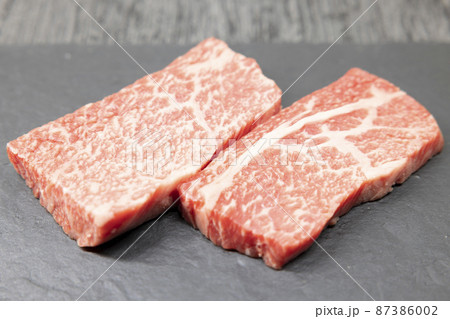 美味しい国産和牛のステーキ用生肉 87386002