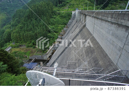 大仁田ダムの堤体 87386391