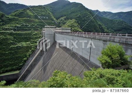 富郷ダムの堤体 富郷ダムの堤体 87387660