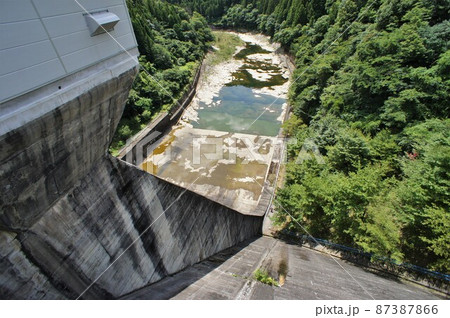 天端からの柳瀬ダム堤体 天端からの柳瀬ダム堤体 87387866