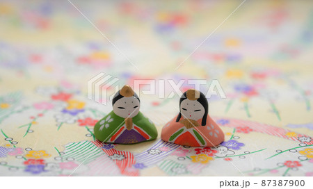 和紙にのったおひなさま 87387900