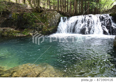 福島県南会津町、荒海川の龍神滝 87390416