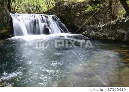 福島県南会津町、荒海川の龍神滝 87390419