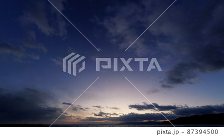 雲の姿がダイナミックな冬の夕空・超広角・220220pm 雲の姿がダイナミックな冬の夕空・超広角・220220pm 87394500