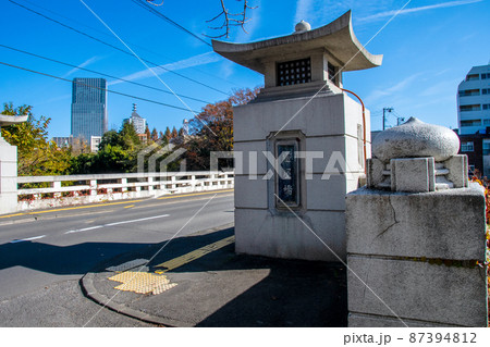 杜の都仙台　晩秋　広瀬川　御霊屋橋　高欄と右岸の親柱 87394812