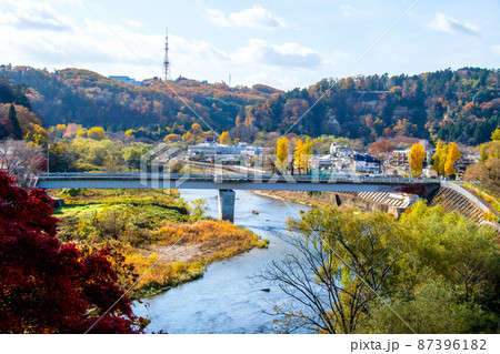 杜の都仙台　晩秋　広瀬川　片平丁の段丘崖からの広瀬川上流の眺望 87396182