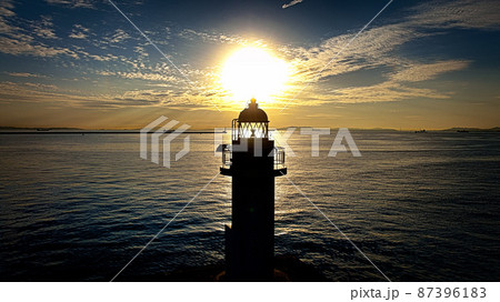 壁紙に使える夕日と灯台 壁紙に使える夕日と灯台 87396183