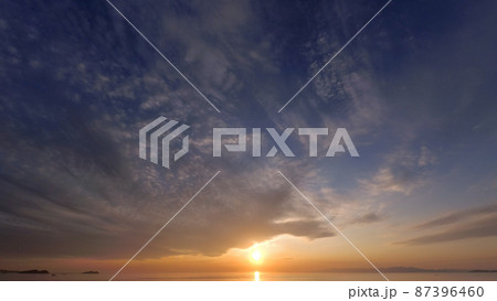 夕焼けする多様な雲・超広角・220228pm・空主体 夕焼けする多様な雲・超広角・220228pm・空主体 87396460