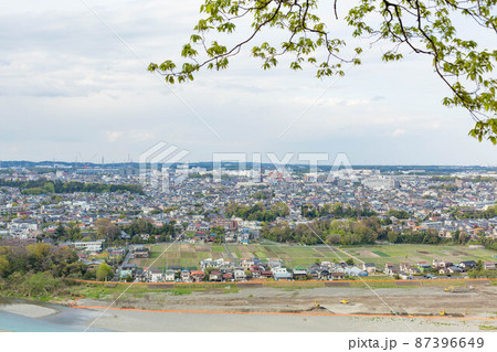 【日本】福生市、浅間岳の尾根から望む多摩川と街並み 【日本】福生市、浅間岳の尾根から望む多摩川と街並み 87396649