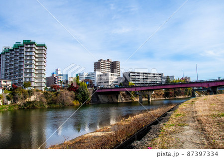 杜の都仙台　晩秋　広瀬川　愛宕大橋 上流右岸からの眺望 87397334