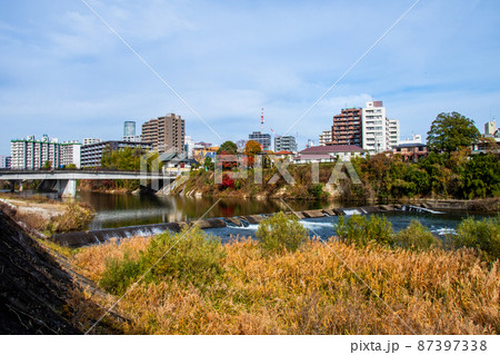杜の都仙台　晩秋　広瀬川　愛宕橋　下流右岸からの眺望 87397338