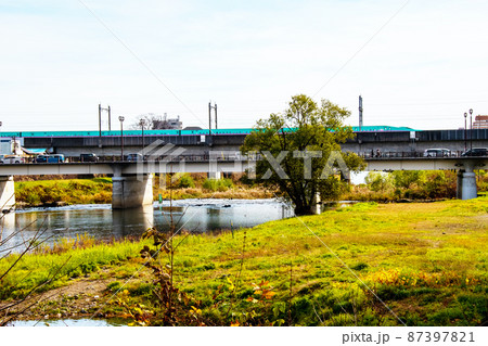 杜の都仙台 晩秋 広瀬川 広瀬橋、新幹線鉄橋 右岸遊歩道から下流の眺望 杜の都仙台 晩秋 広瀬川 広瀬橋、新幹線鉄橋 右岸遊歩道から下流の眺望 87397821