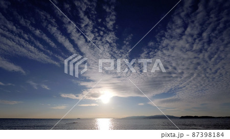 上層雲が神秘的に変化した冬の夕景・超広角・220212pm 上層雲が神秘的に変化した冬の夕景・超広角・220212pm 87398184
