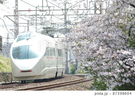 小田急ロマンスカー VSE50000形 はこね号と桜 小田急ロマンスカー VSE50000形 はこね号と桜 87398604