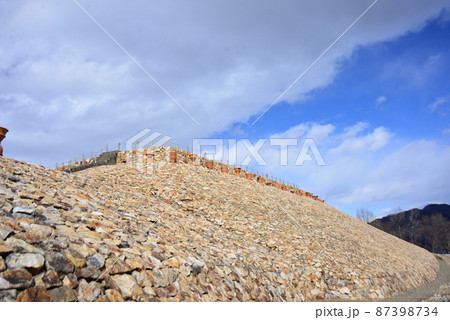 森将軍塚古墳を南側面から仰角 87398734