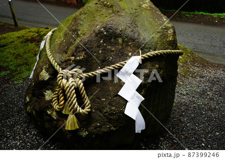 日本 山梨県 北口 本宮 富士浅間神社 角行の立行石 日本 山梨県 北口 本宮 富士浅間神社 角行の立行石 87399246