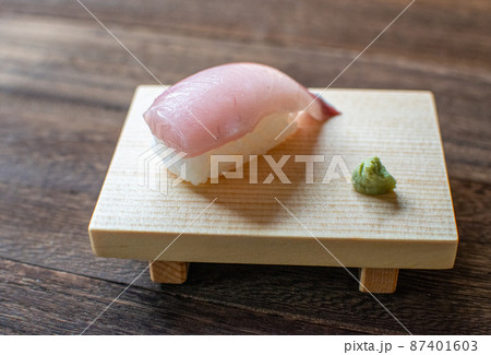 鰤のお寿司一貫盛り! 鰤のお寿司一貫盛り! 87401603