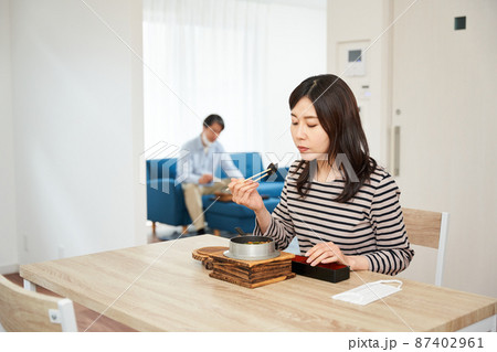 濃厚接触者 自宅待機 外出自粛 新型コロナ 濃厚接触者 自宅待機 外出自粛 新型コロナ 87402961