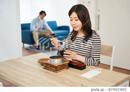 濃厚接触者 自宅待機 外出自粛 新型コロナ 濃厚接触者 自宅待機 外出自粛 新型コロナ 87402965