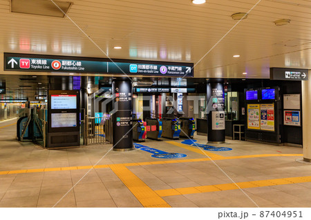 東京都 渋谷駅の地下通路 東急田園都市線道玄坂改札 東京都 渋谷駅の地下通路 東急田園都市線道玄坂改札 87404951