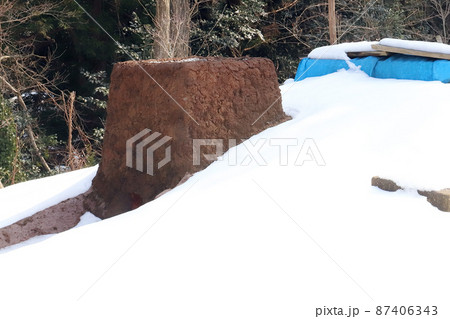 細呂木製鉄遺跡 竪型炉 復元（福井県 あわら市） 87406343