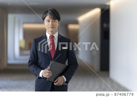 ネームプレートをつけた50代のビジネスマン 撮影協力「LINK FOREST」 ネームプレートをつけた50代のビジネスマン 撮影協力「LINK FOREST」 87406779