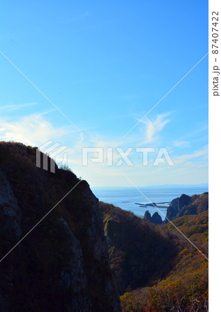 チキウ岬・灯台と太平洋の大海原 87407422