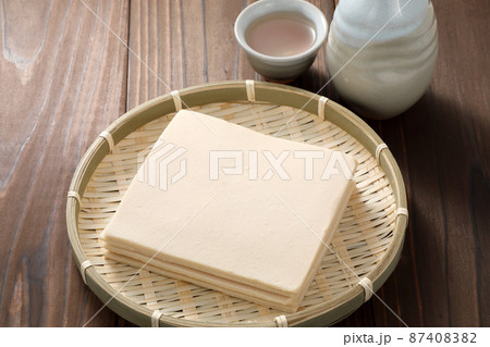 酒粕と日本酒 87408382