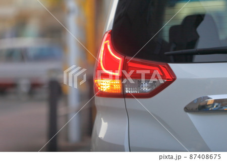 車のテールランプ　イメージ 87408675