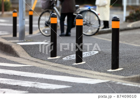 交差点安全対策用車止め　イメージ 87409010