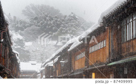 雪が降る金沢市内 ひがし茶屋街 東山/2022年2月撮影 雪が降る金沢市内 ひがし茶屋街 東山/2022年2月撮影 87409995