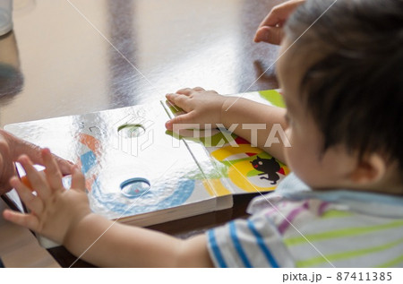 子供と絵本 87411385