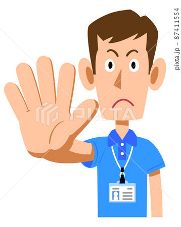 半袖のポロシャツ姿でネームタグを身に着けた男性スタッフの静止するポーズ 87411554