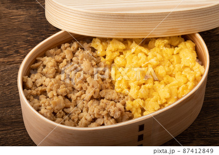 そぼろご飯　そぼろ弁当 87412849