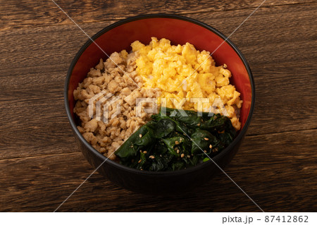 三色弁当　そぼろご飯 87412862