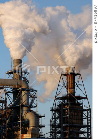 煙突と煤煙 87416997