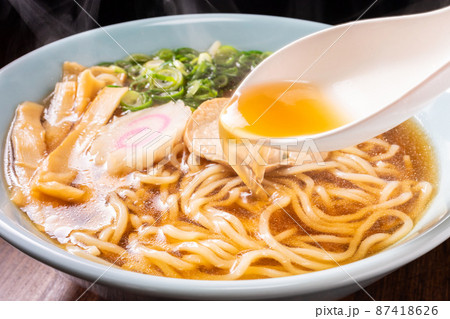 しょうゆラーメンのスープ 87418626