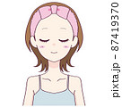 ヘアバンドをした笑顔の女性のイラスト4 87419370
