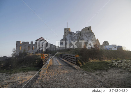 Rabsztyn medieval castle in Silesia, Poalnd Rabsztyn medieval castle in Silesia, Poalnd 87420489