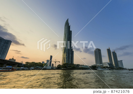 バンコク チャオプラヤー川の夕景 The River Condominium, Bangkok 87421076